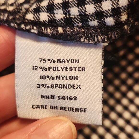 Tommy Hilfiger High Rise Stretch Bermuda Shorts, Size 10, Black & White Plaid - Picture 8 of 9